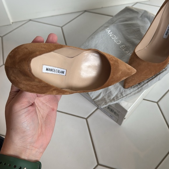 Manolo Blahnik's suede 'BB' pumps - Picture 2 of 9